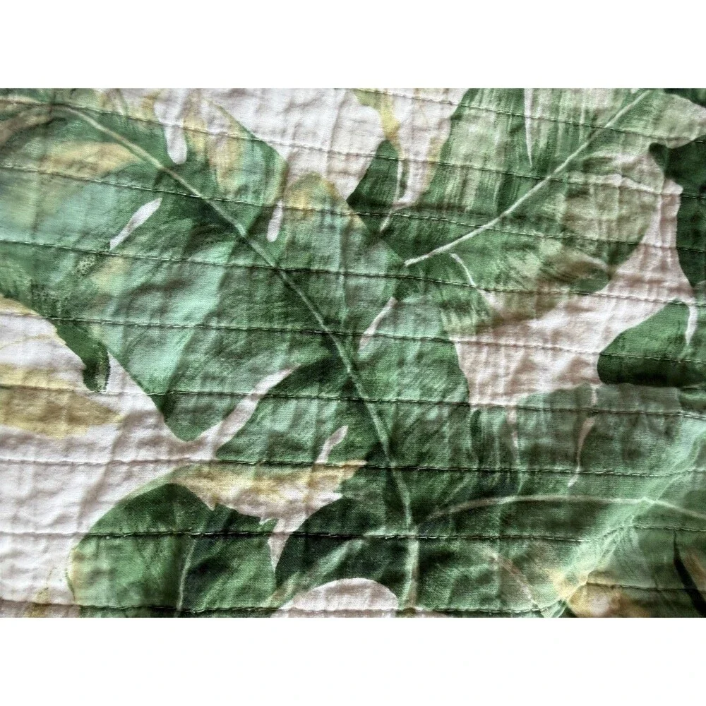 TOMMY BAHAMA TROPICAL FLORAL PALMS Green /White SET OF 2 PILLOW SHAMS Standard